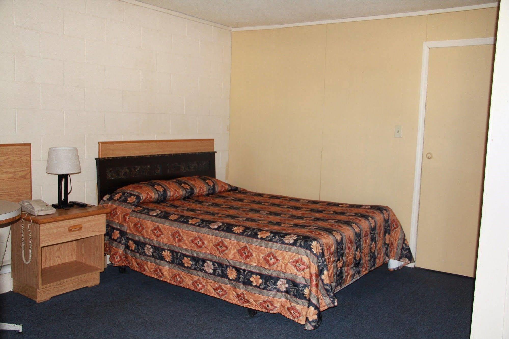 Bluebird Motel Innisfail Kültér fotó